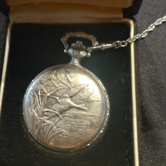 Vintage Swiss J.C. Penney Pocket Watch 17 Jewels Swiss With Chain WORKS - Picture 4 of 4